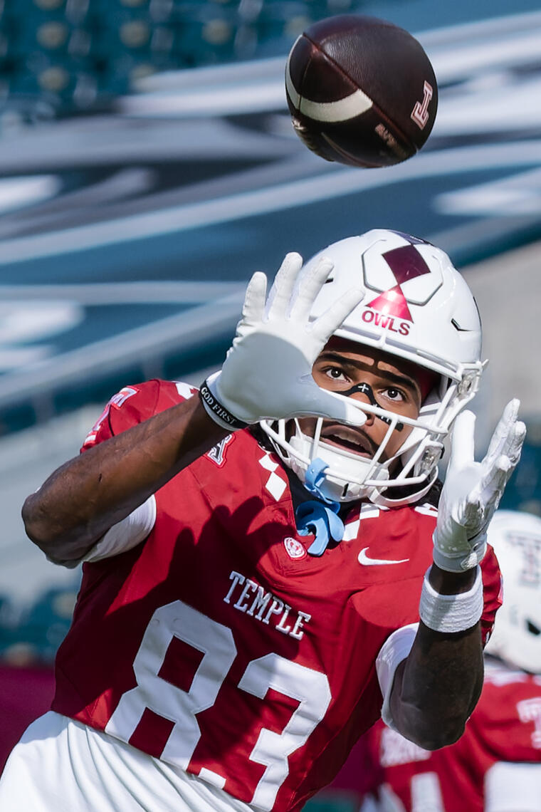 PHILADELPHIA, PA - Temple Owls wide receiver Bryson Goodwin (83) reaches for a pass during pre‑game warmups ahead of a 2025 NCAA football game at Lincoln Financial Field.